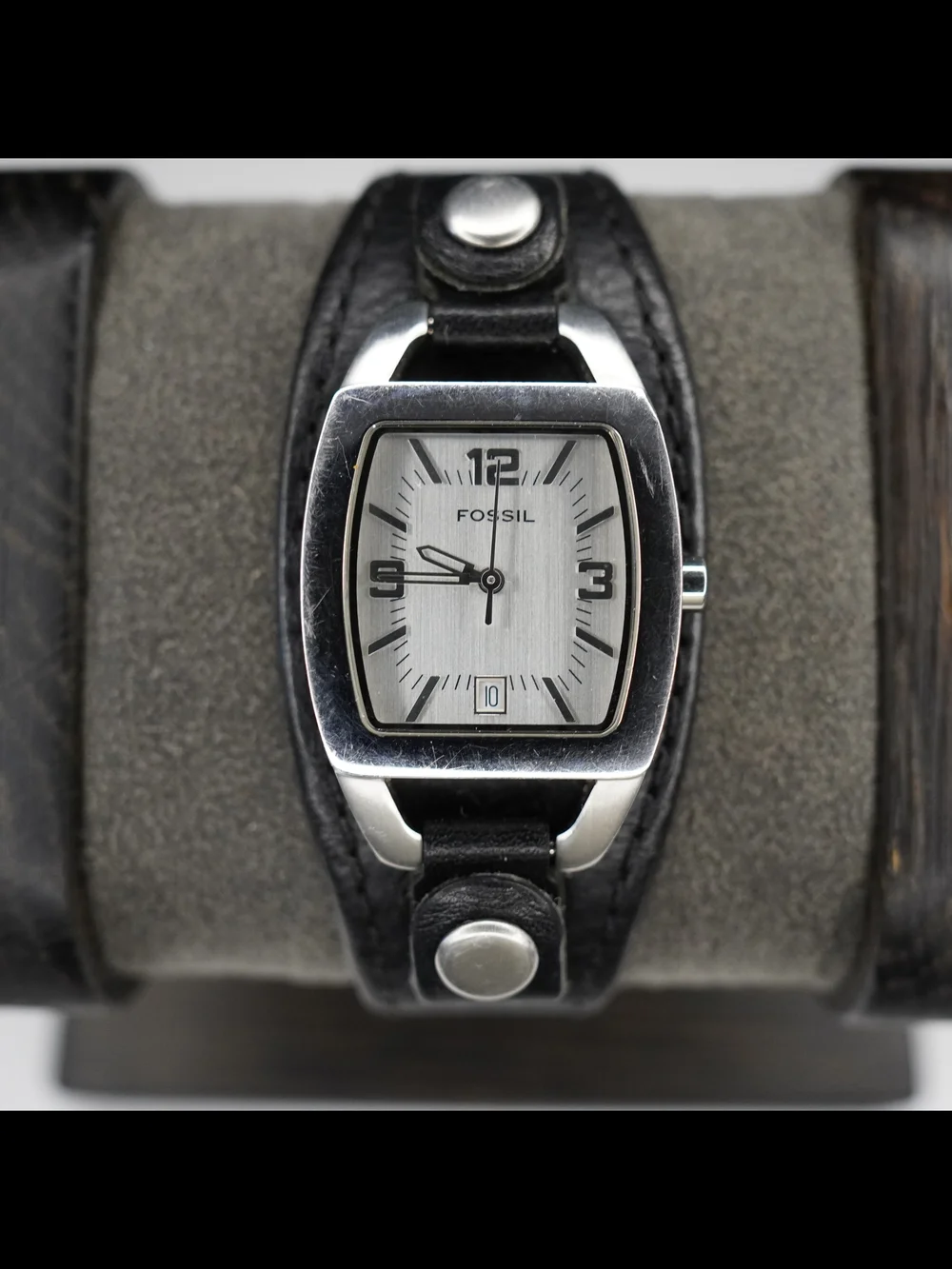 Fossil JR-8512 Silvertone Quartz Watch Silver Dial Black Leather Cuff Strap Date